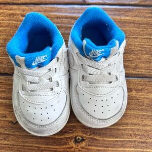 Nike White and Blue Classic Sneakers